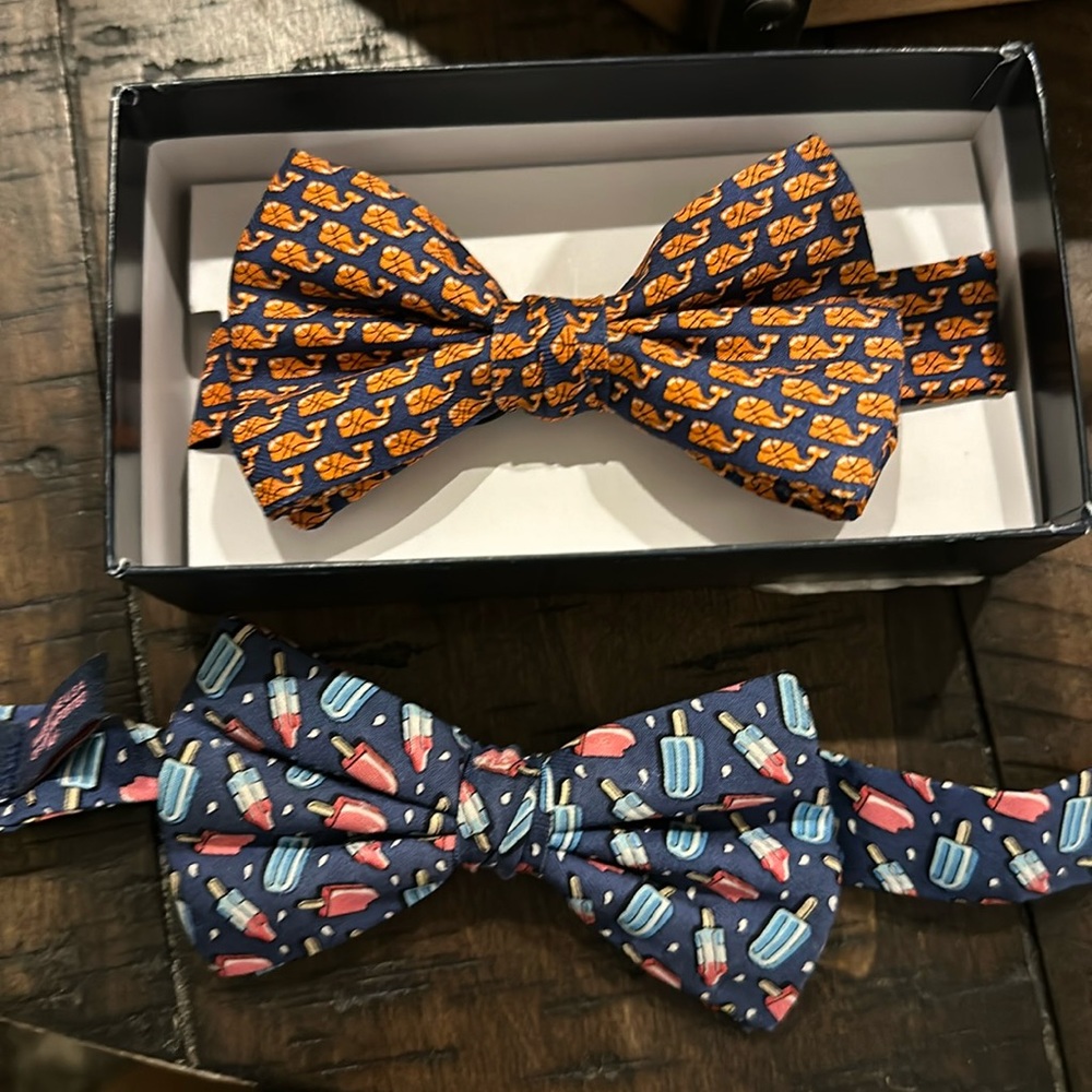 Vineyard vines kids 2 tie and sweater bundle